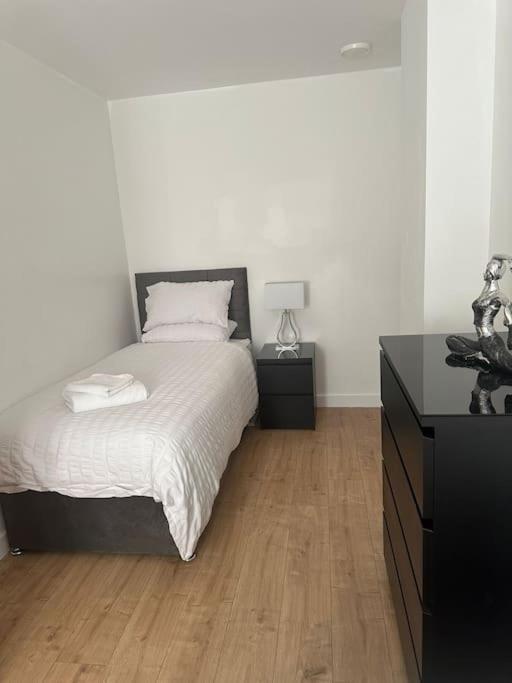 Luxury Modern Town House, Centre, Free Secured Parking *