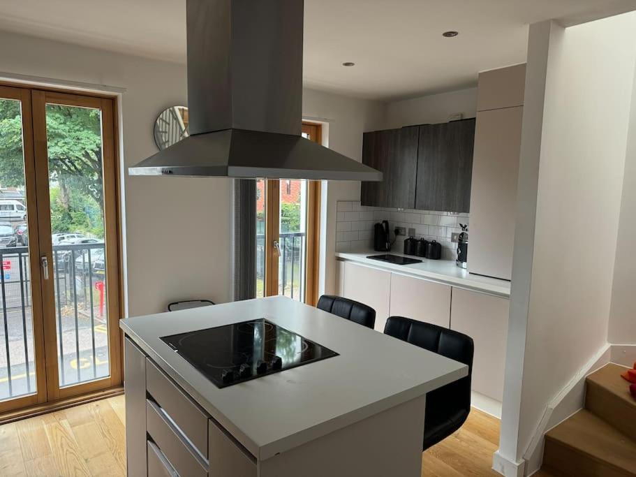 Luxury Modern Town House, Centre, Free Secured Parking