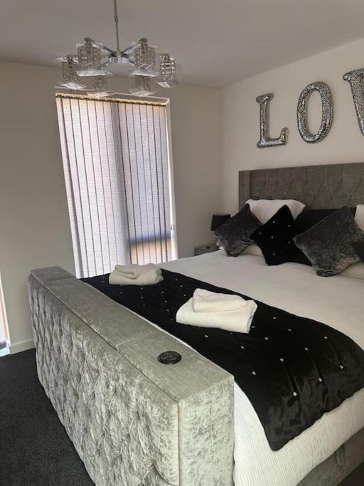 Luxury Modern Town House, Centre, Free Secured Parking Manchester