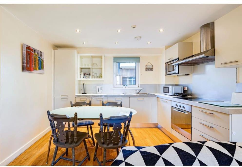 Apartment Luxury 2br - Prime Location - Parking Manchester