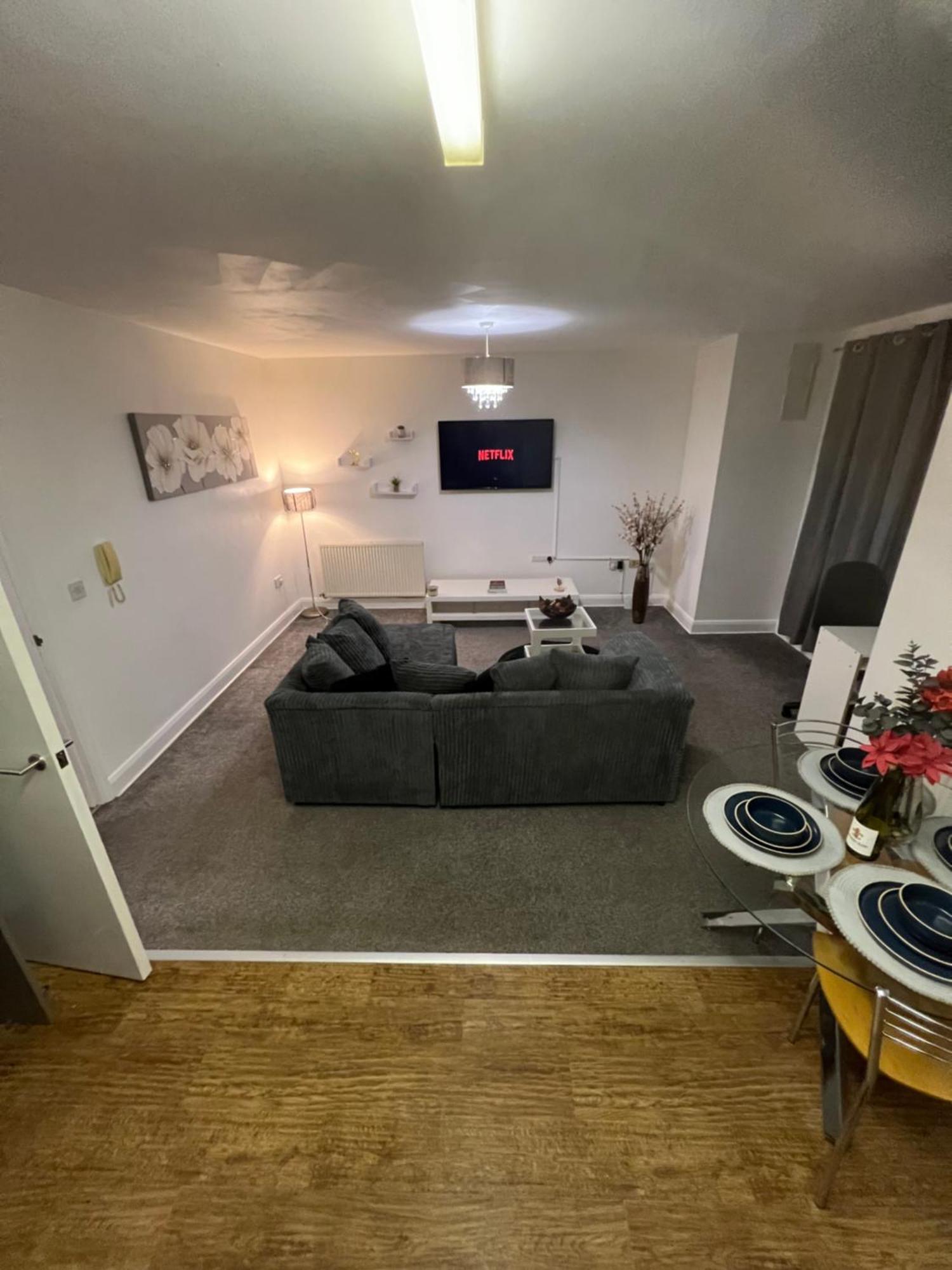Flat In Greater Apartment *