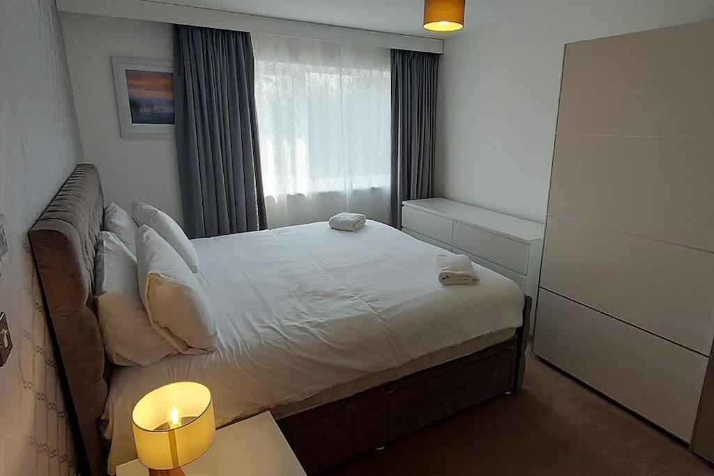 Apartment Modern Near Etihad, Coop Live