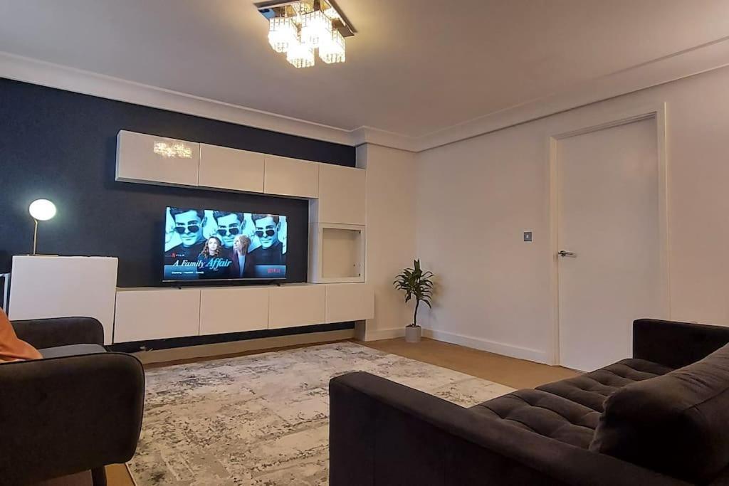 Modern Near Etihad, Coop Live Manchester