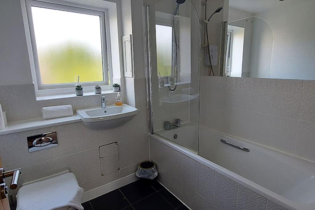 Modern Near Etihad, Coop Live Apartment *
