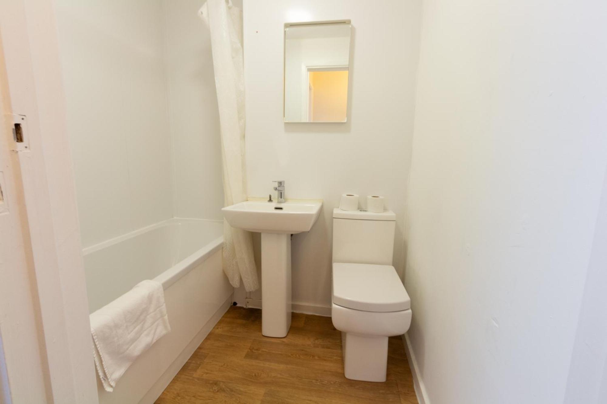 Cosy Stretford In A Prime Location *