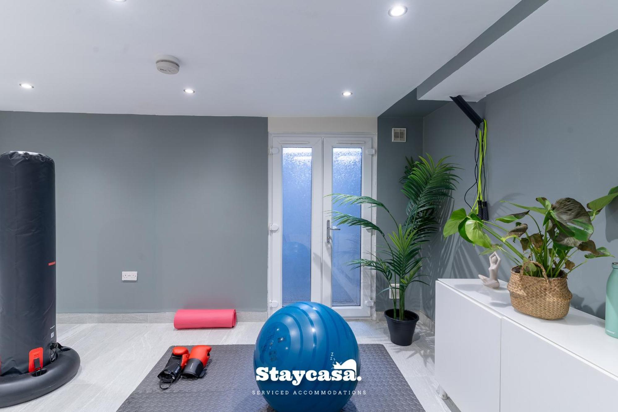 Pristine With Driveway, Gym And, Cinema Villa *