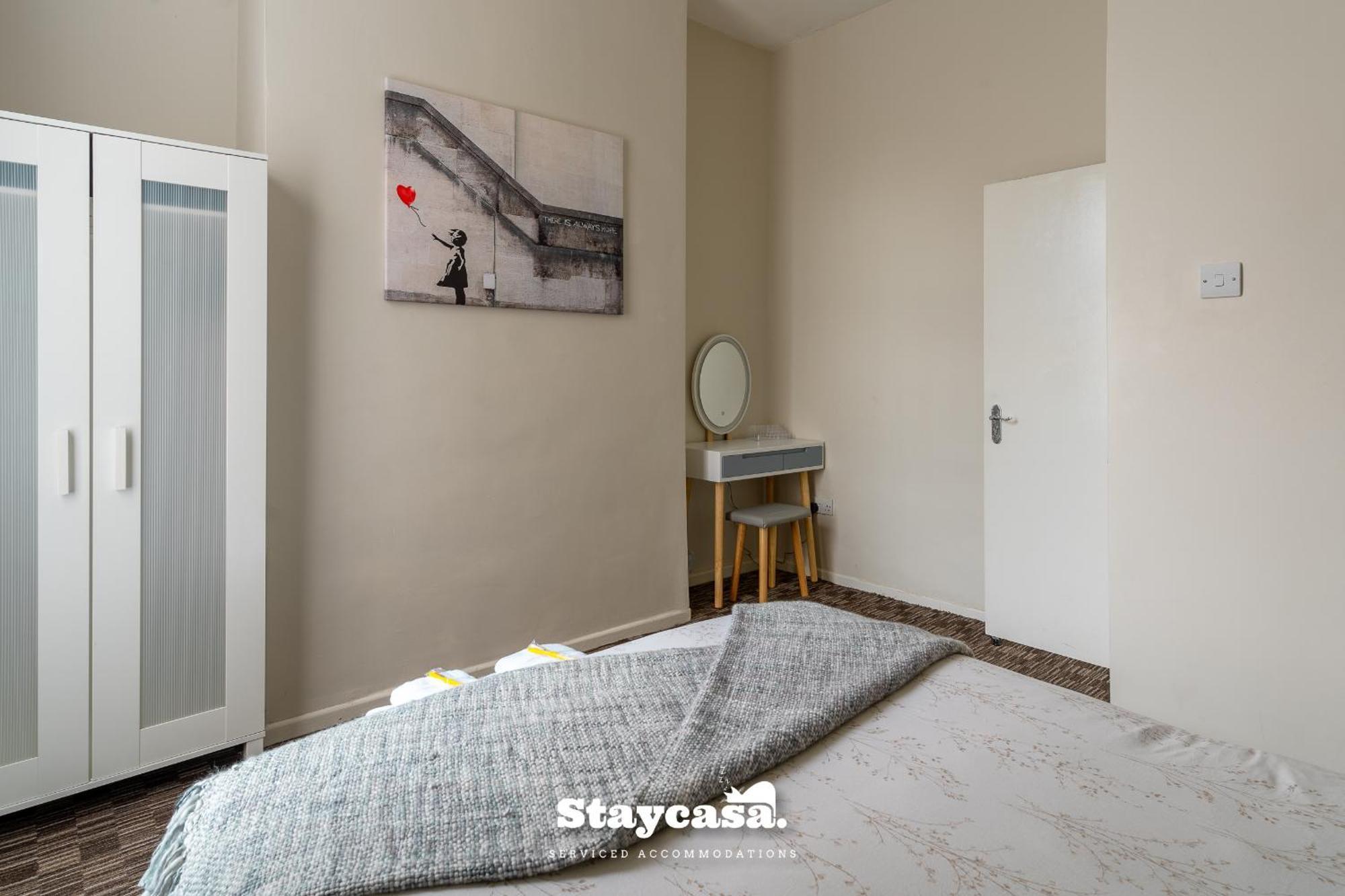 Pristine With Driveway, Gym And, Cinema * Manchester