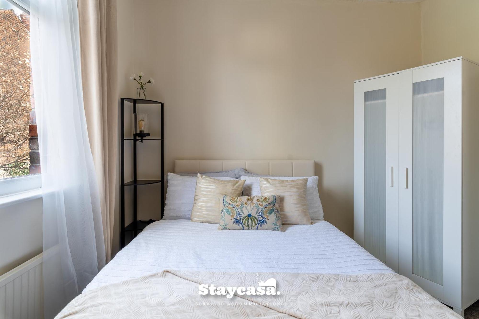 Pristine With Driveway, Gym And, Cinema Villa *
