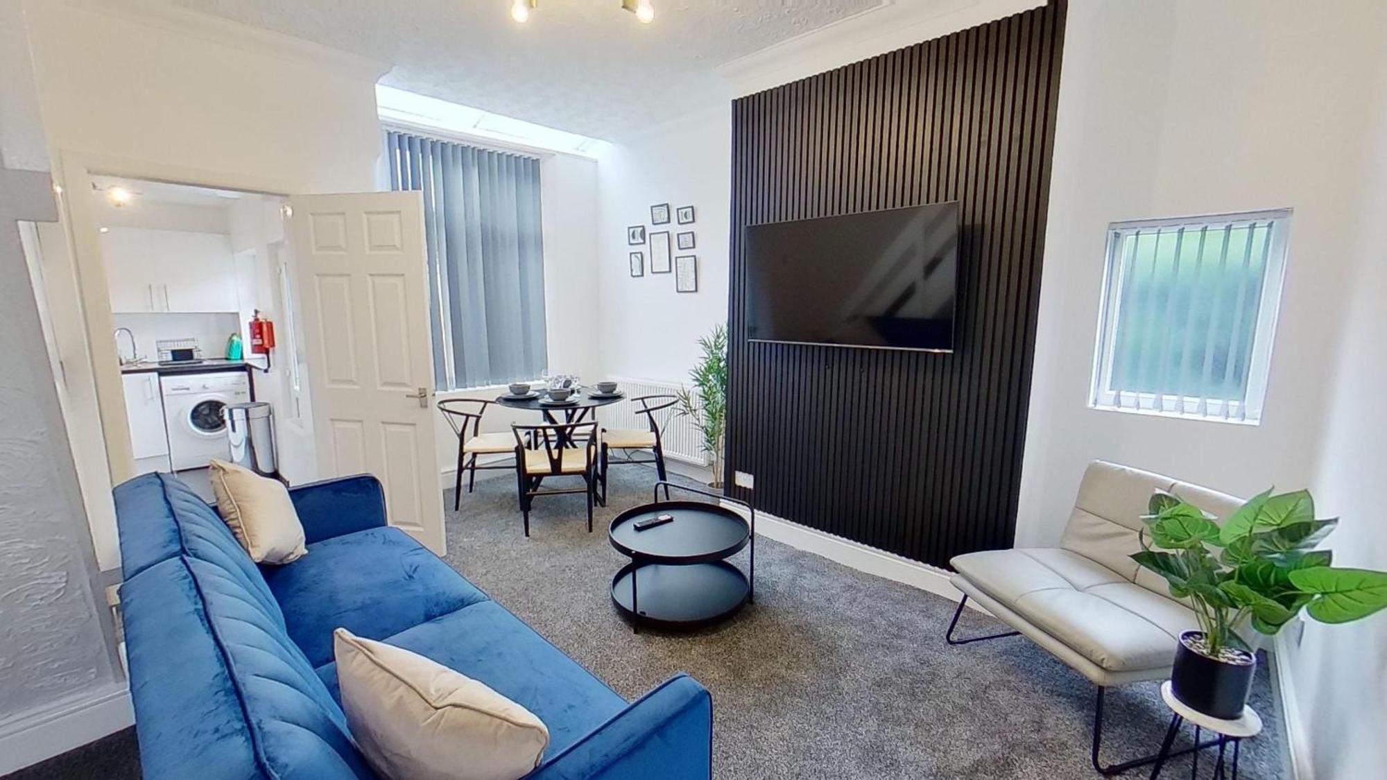 Salford-house-sleeps6-parking-garden-wifi * Manchester
