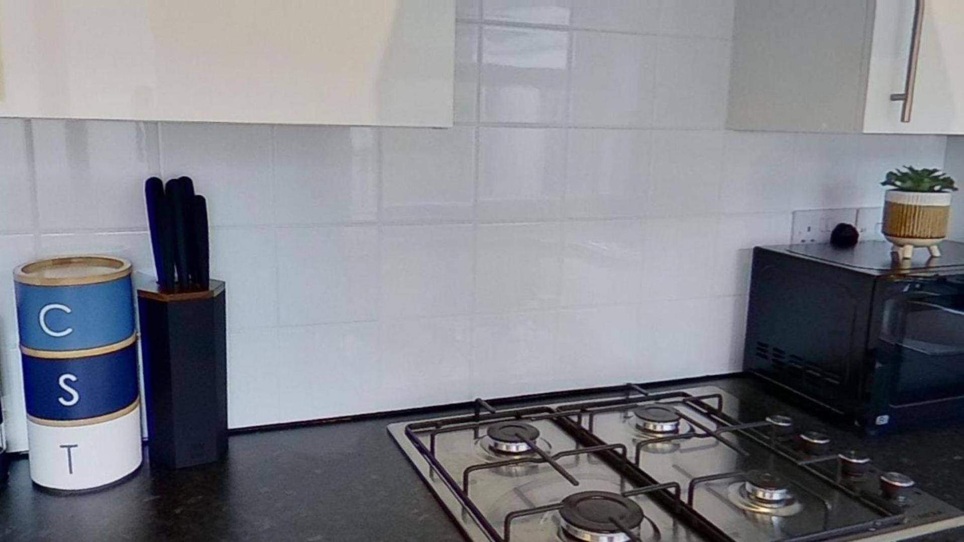 Vakantiehuis Salford-house-sleeps6-parking-garden-wifi
