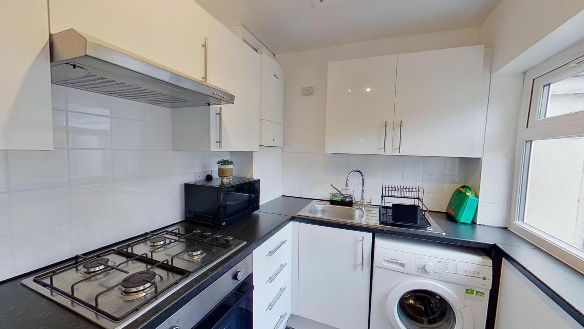 Holiday home Salford-house-sleeps6-parking-garden-wifi
