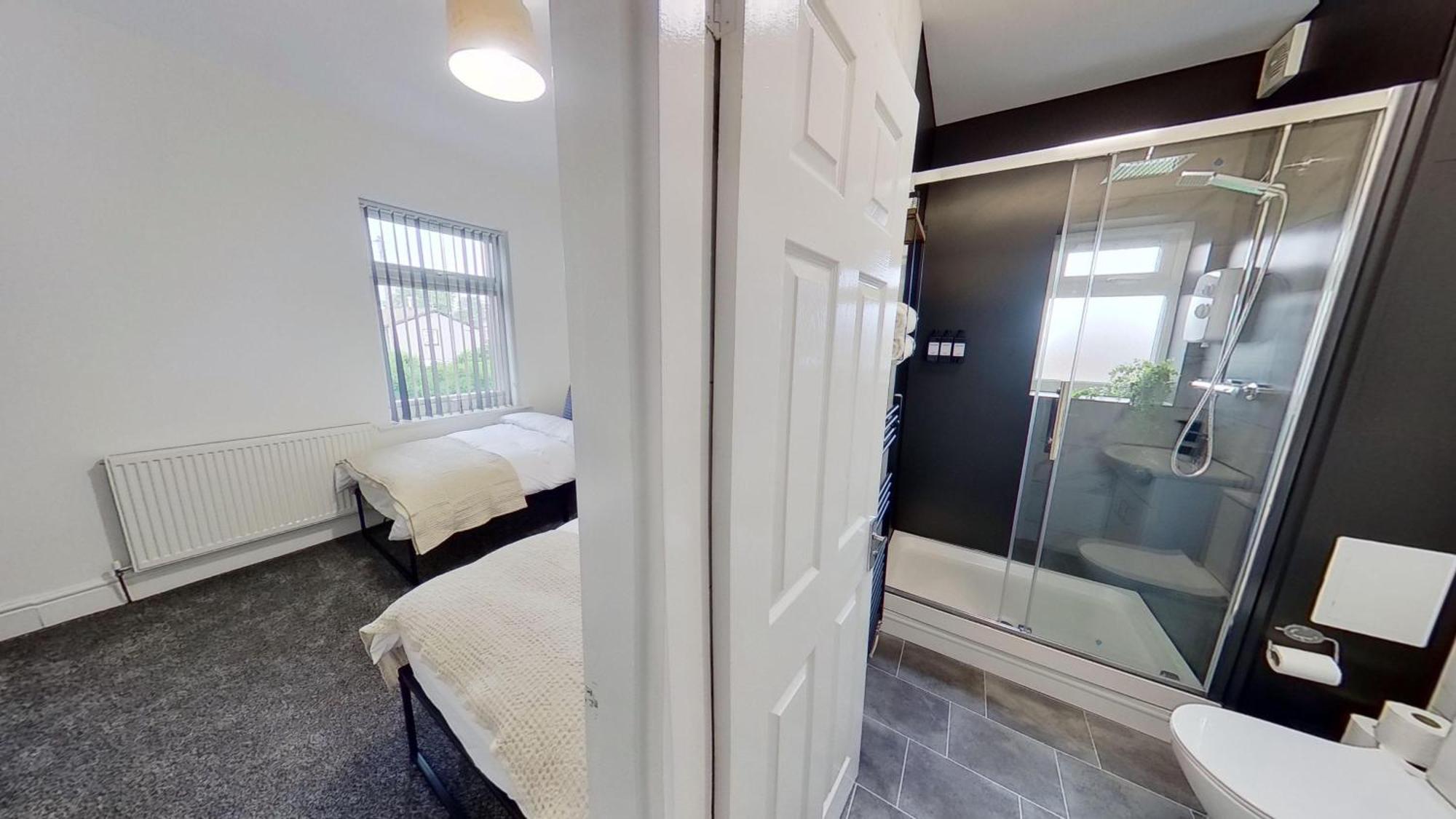Salford-house-sleeps6-parking-garden-wifi Holiday home Manchester