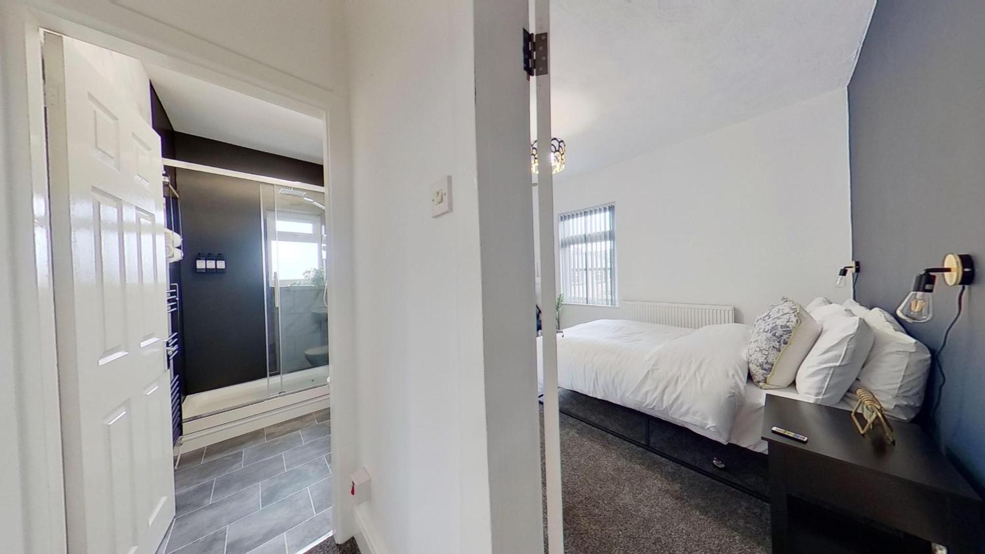 Salford-house-sleeps6-parking-garden-wifi * Manchester