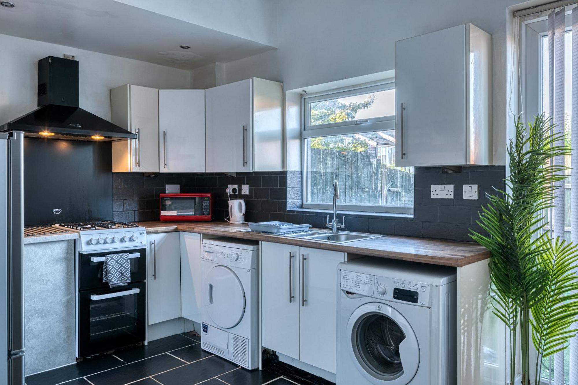 Cosy Pet Friendly Home, Fits 6, Free Parking *