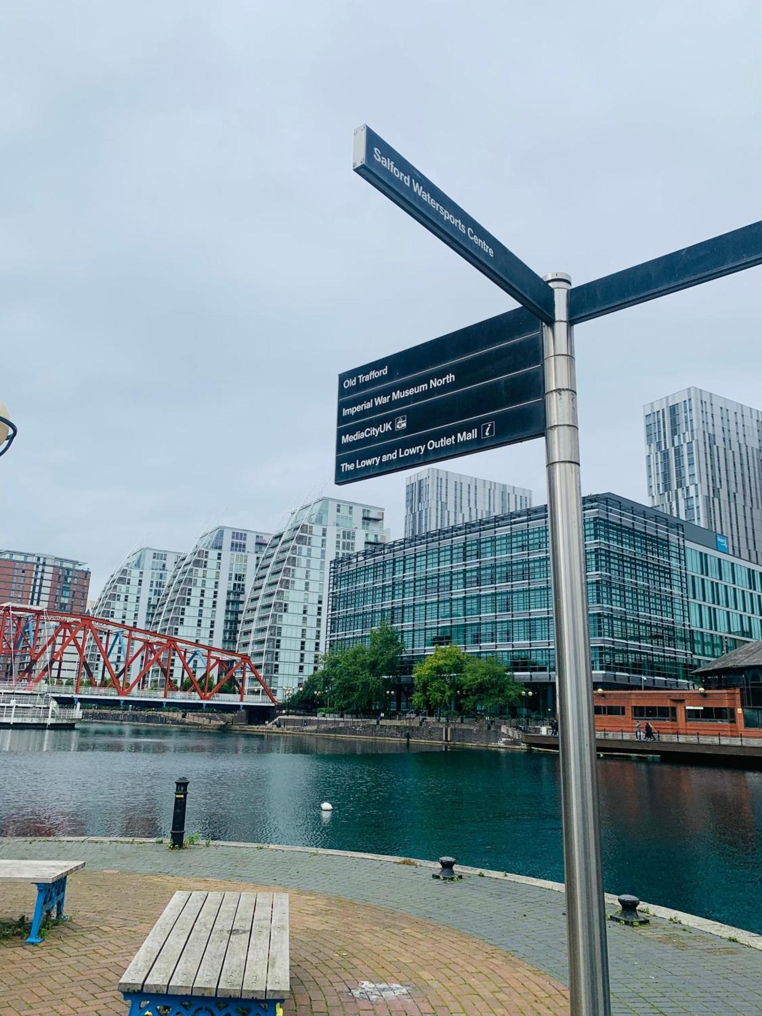 Great 2bed In Salford Quays With Water View Apartment *