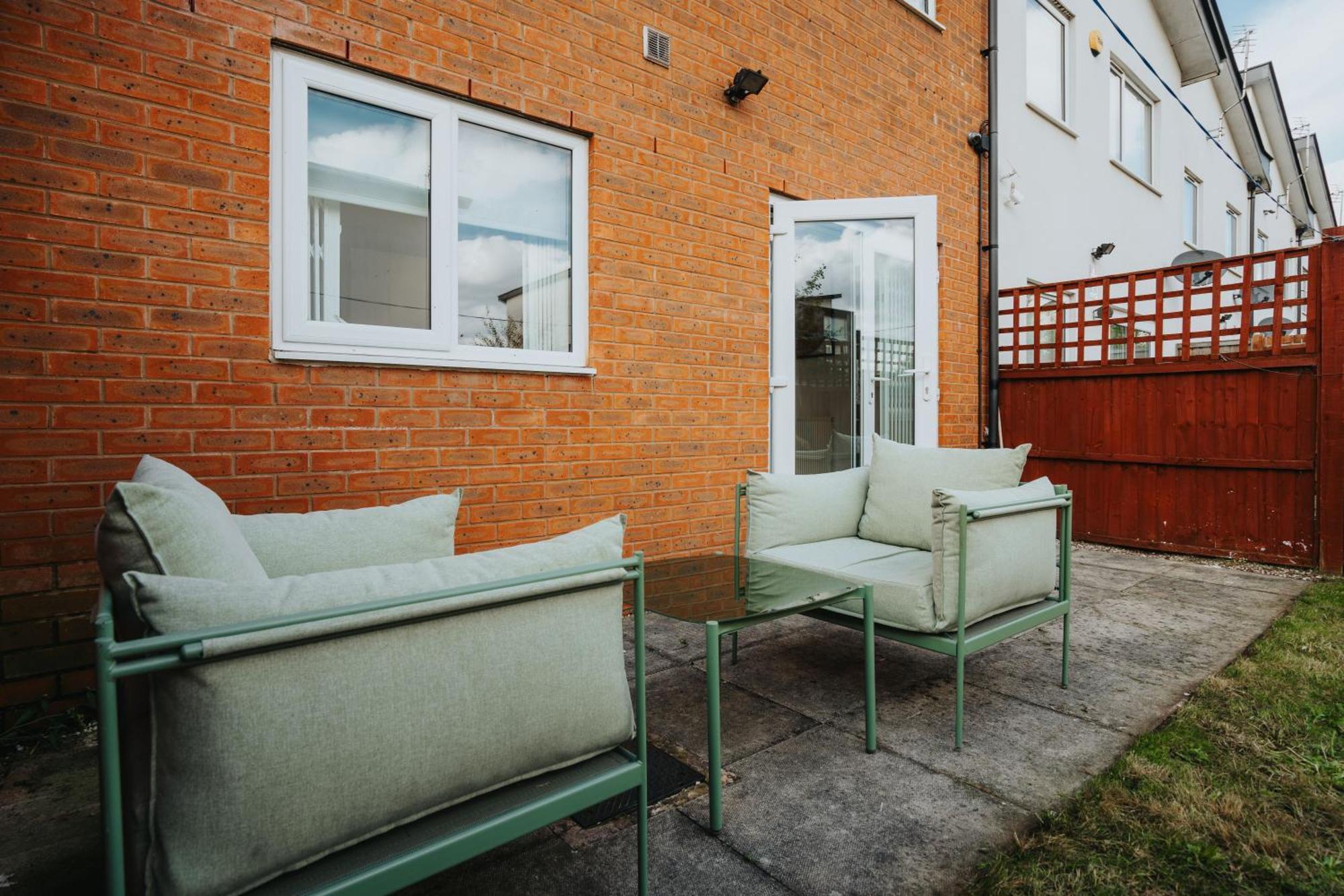 Etihad, & Coop Live - Free Parking - 10ppl Holiday home *