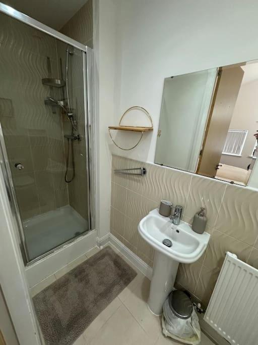 3 Bedroom House With Free Parking Vakantiehuis *