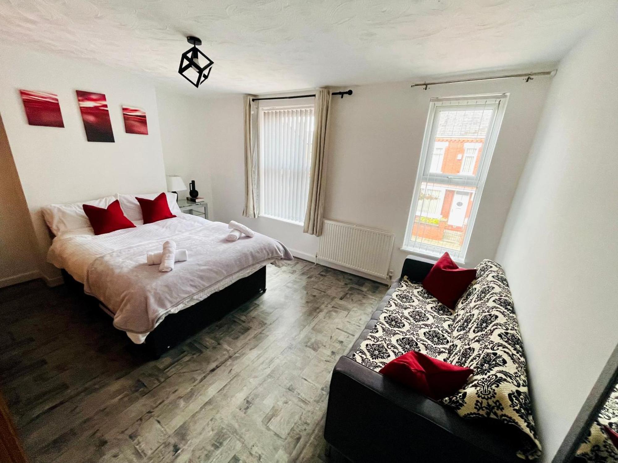 Appartement 2 Double Bedroom Private, Close To Old Trafford & City Centre *