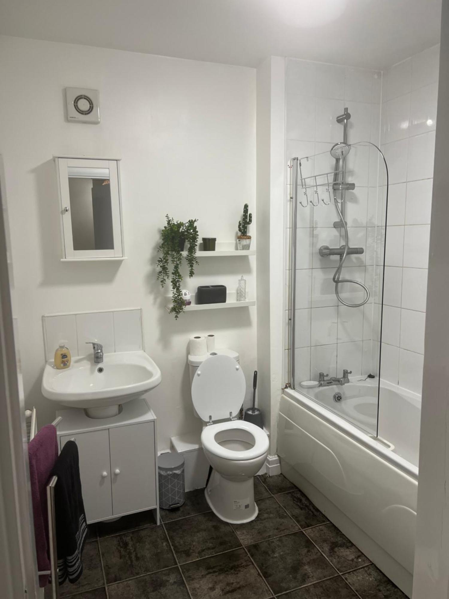Flat In Greater * Manchester