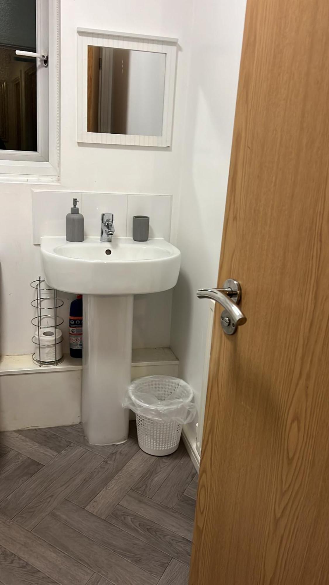 Apartment 2 Bed Townhouse, Sleeps 5, Close To Centre Manchester