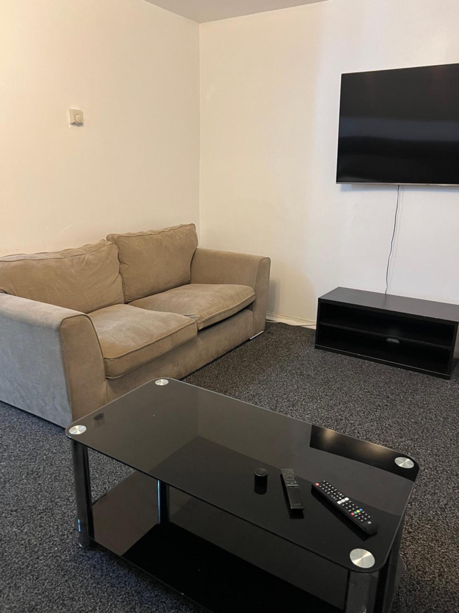2 Bed Townhouse, Sleeps 5, Close To Centre Apartment Manchester
