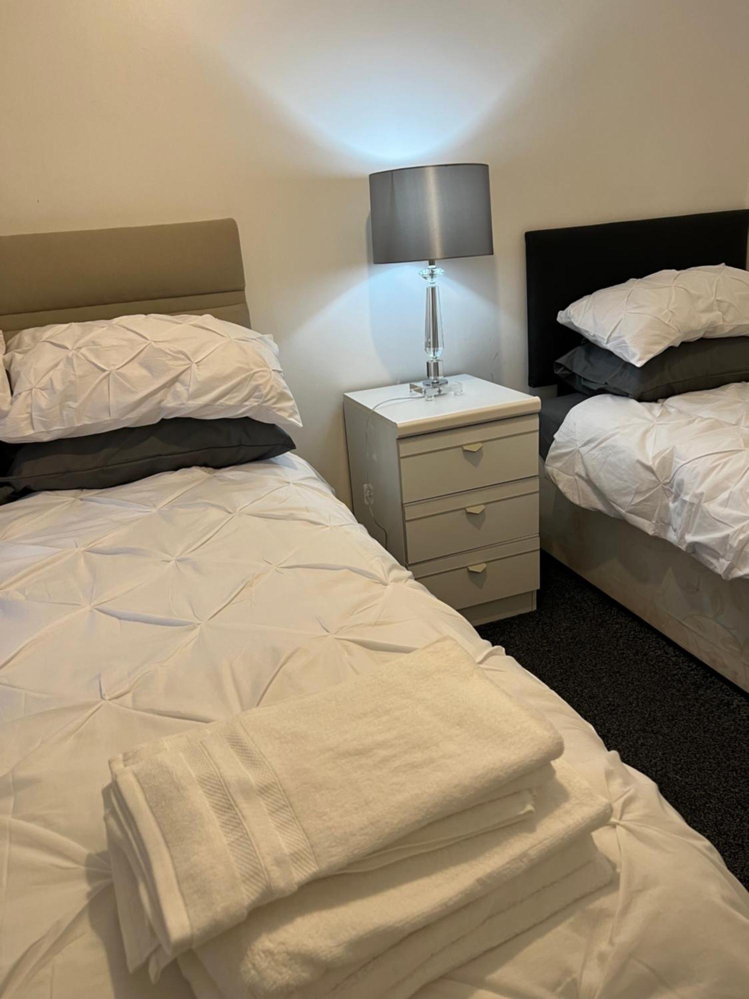 Apartment 2 Bed Townhouse, Sleeps 5, Close To Centre