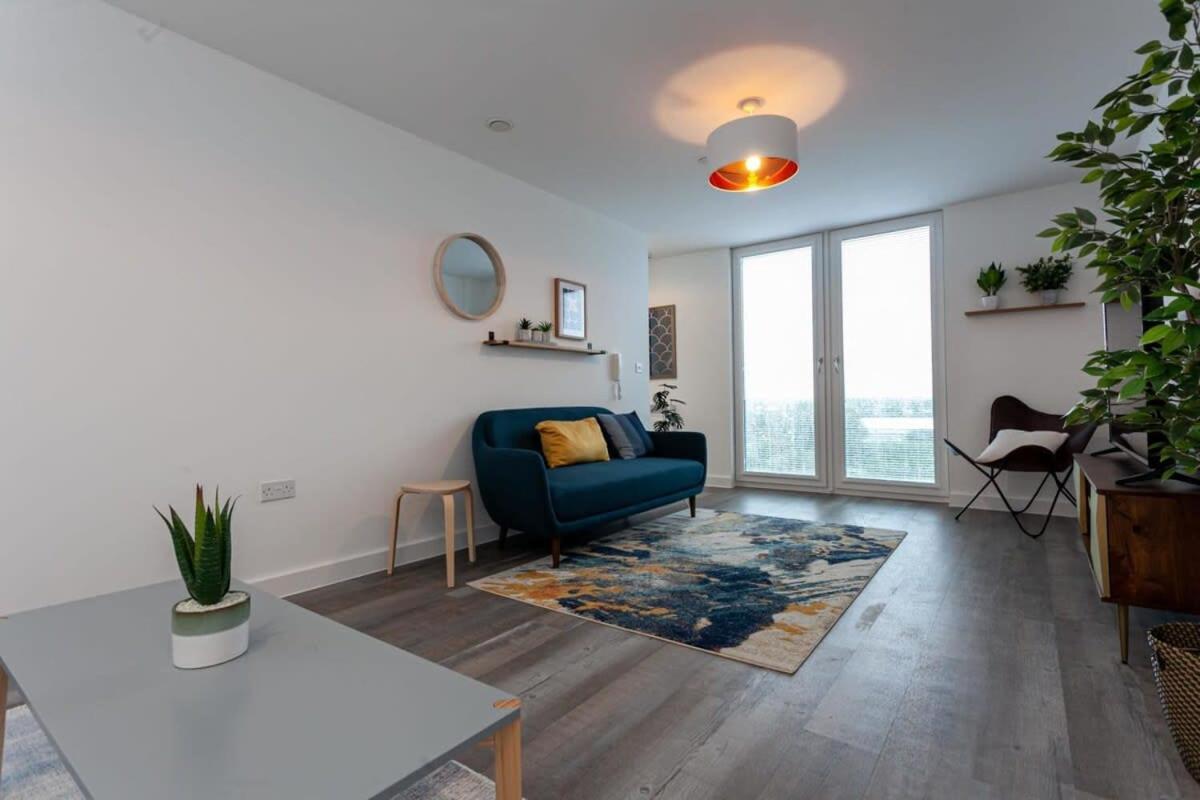 Modern 2 Bed 5min To Old Trafford Apartment