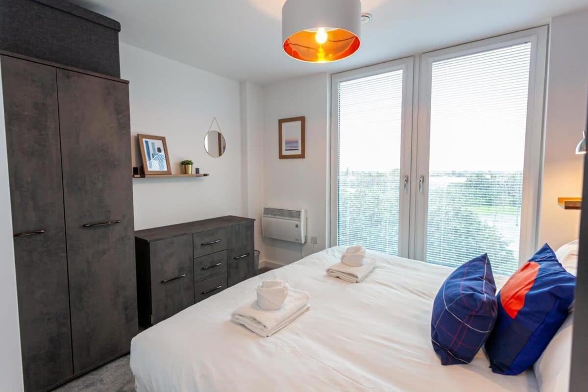 Modern 2 Bed 5min To Old Trafford Apartment