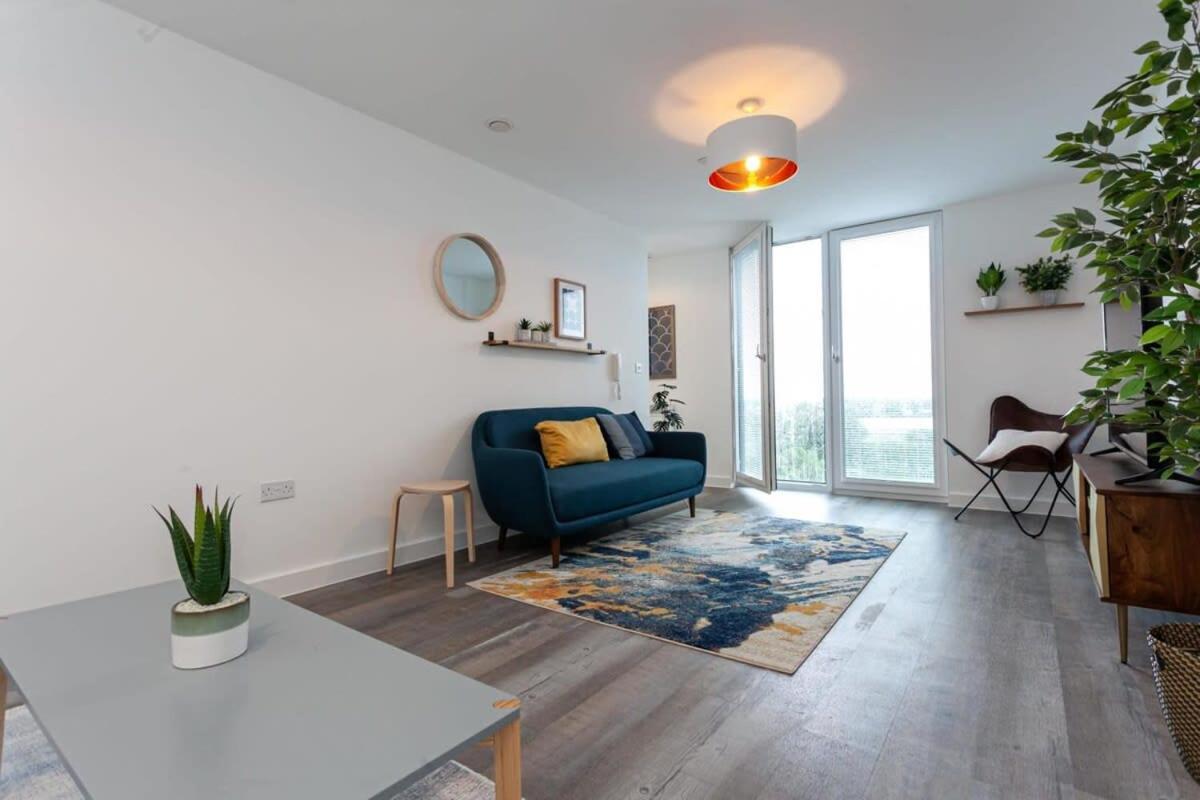 Modern 2 Bed 5min To Old Trafford Apartment *