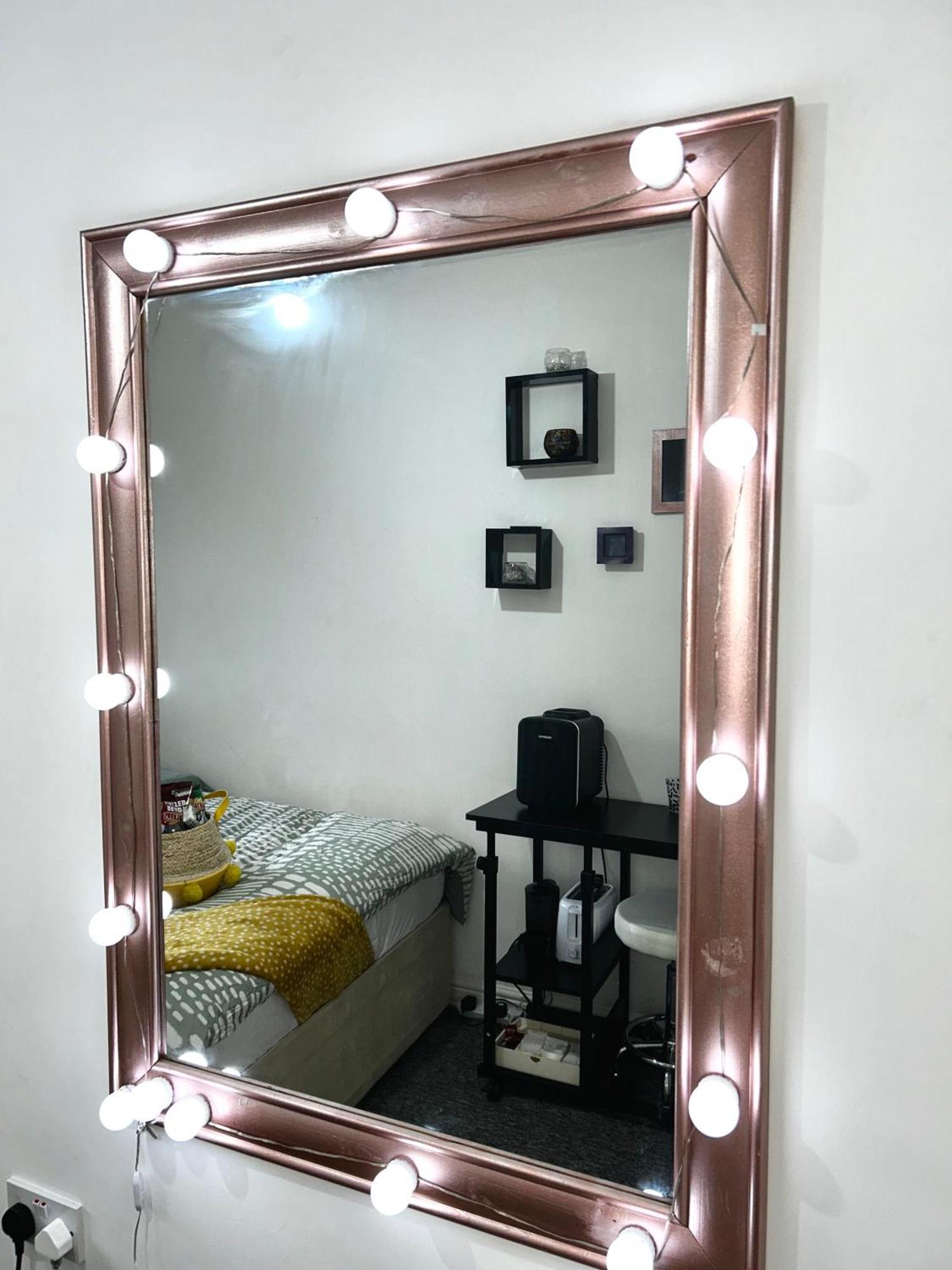 Cozy Private With Private Bathroom & Free Parking In Salford! *
