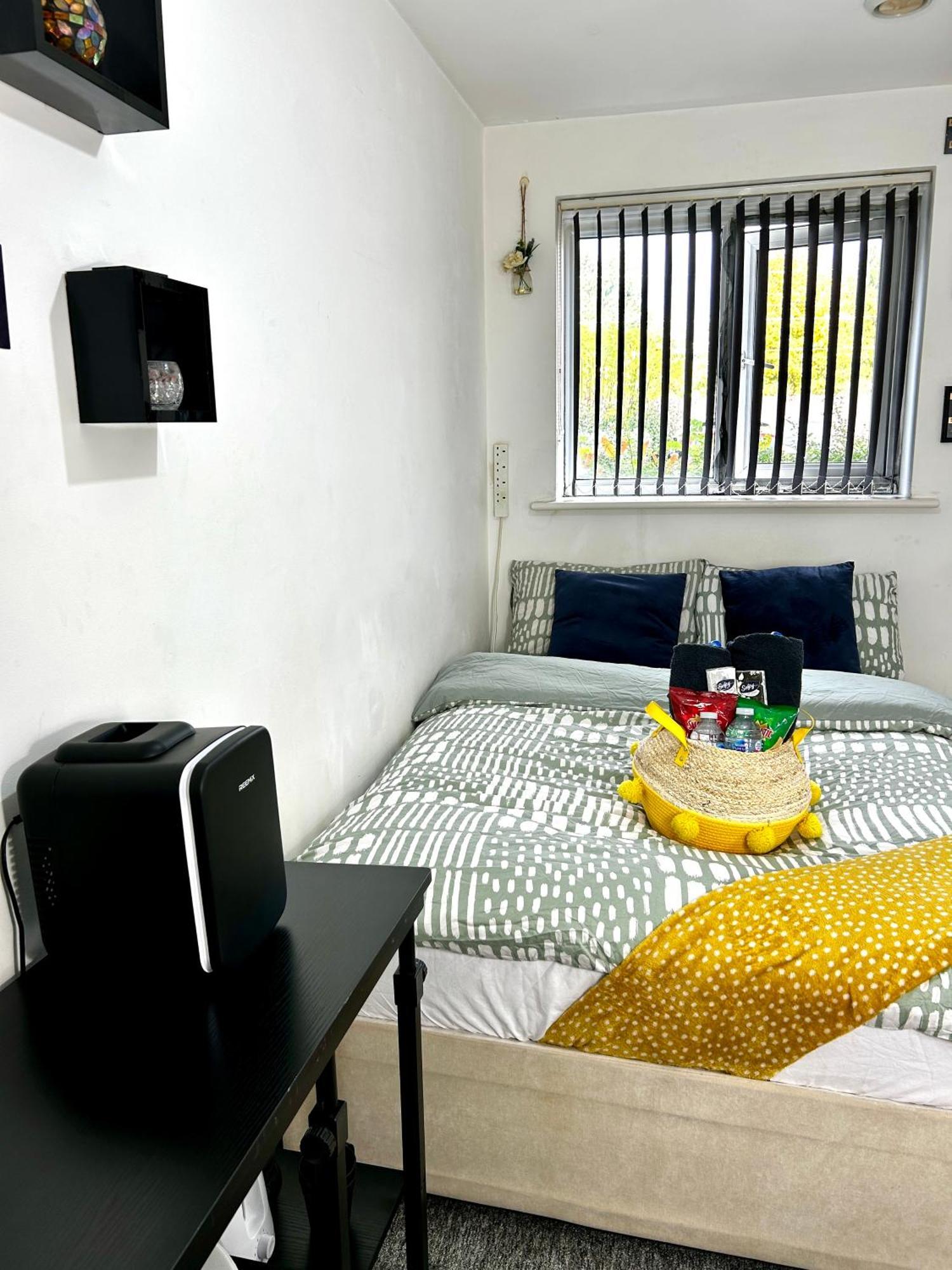 Apartment Cozy Private With Private Bathroom & Free Parking In Salford! Manchester