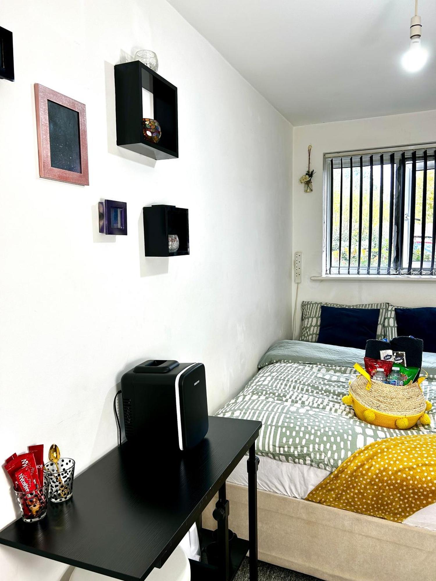 Cozy Private With Private Bathroom & Free Parking In Salford! * Manchester