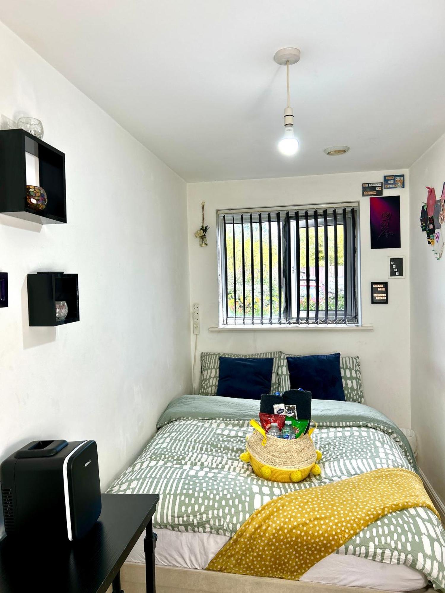 Cozy Private With Private Bathroom & Free Parking In Salford! Apartment Manchester