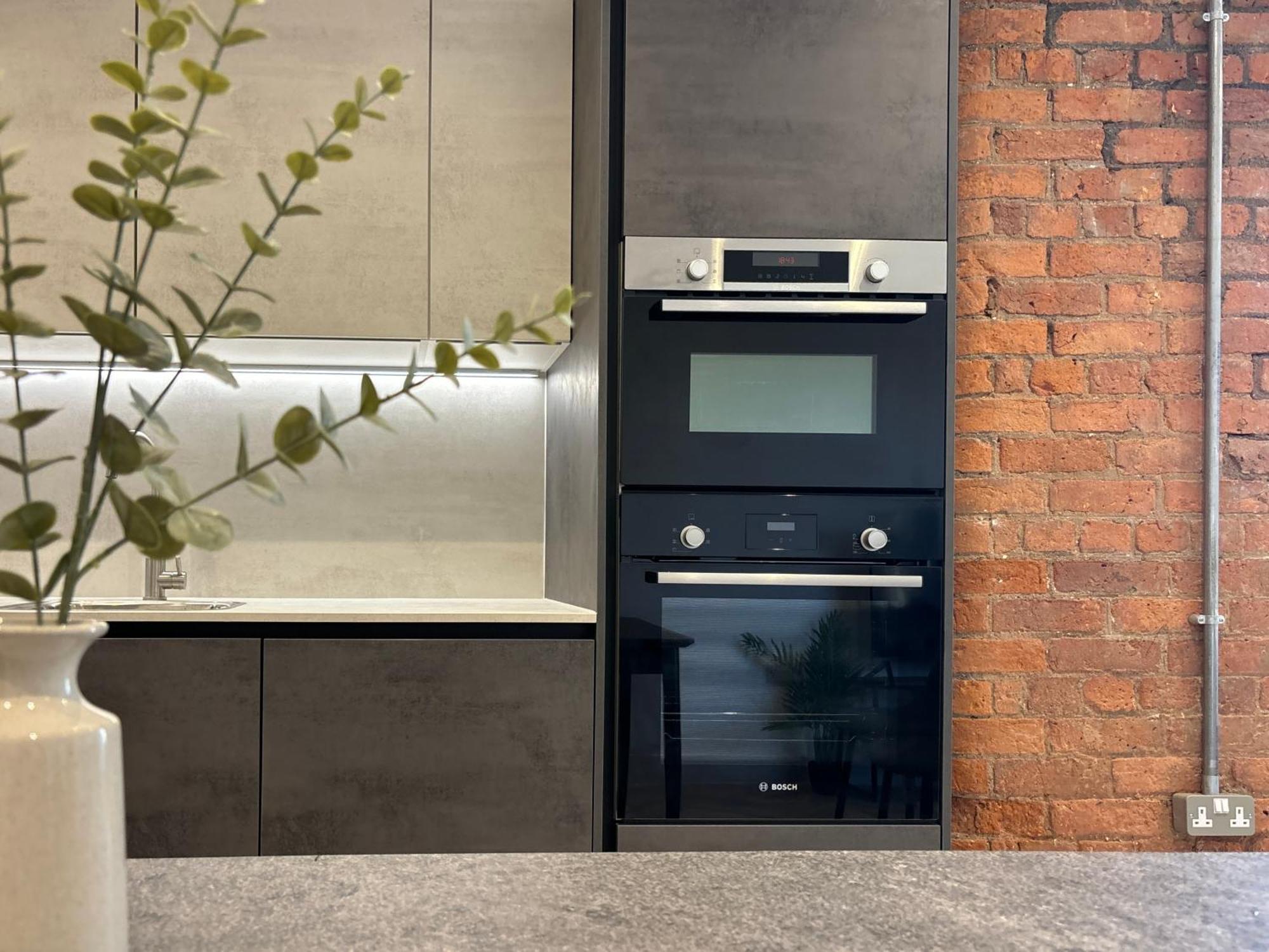 Apt, Free Parking, Business, Couples & Families * Manchester