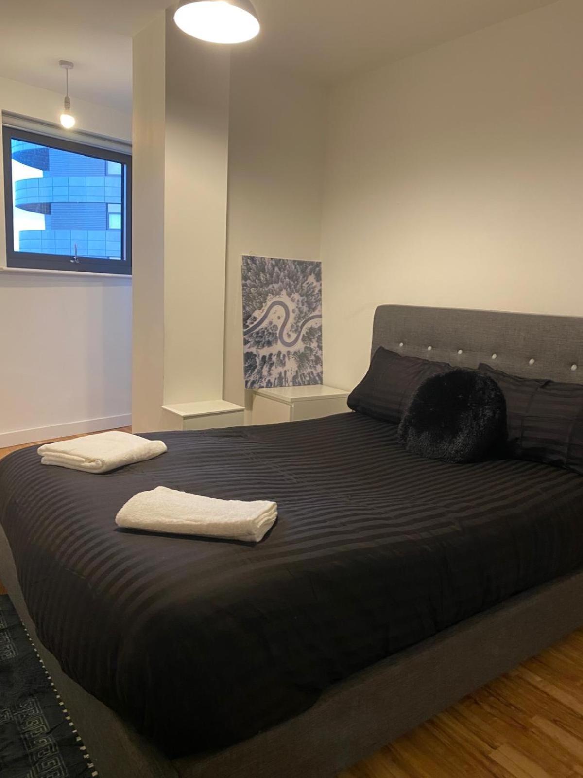 Deluxe 2 Bed En-suite Flat