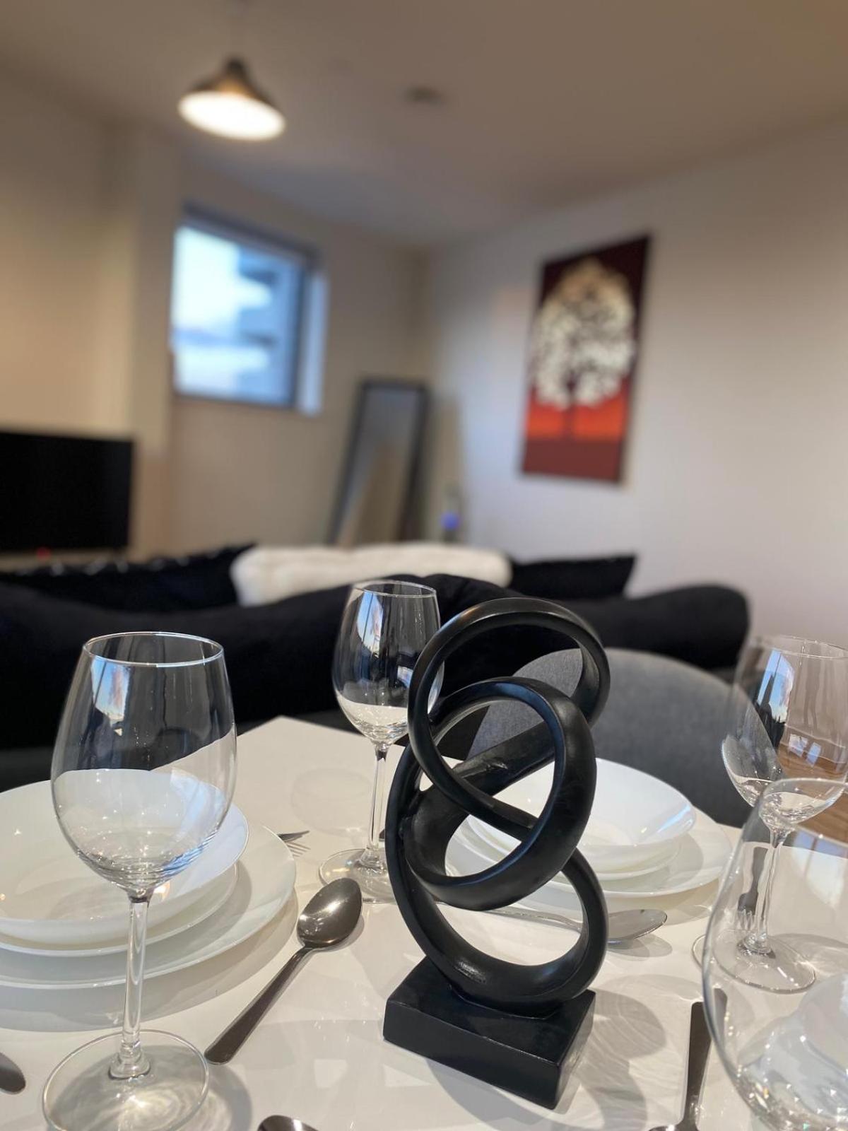 Deluxe 2 Bed En-suite Flat