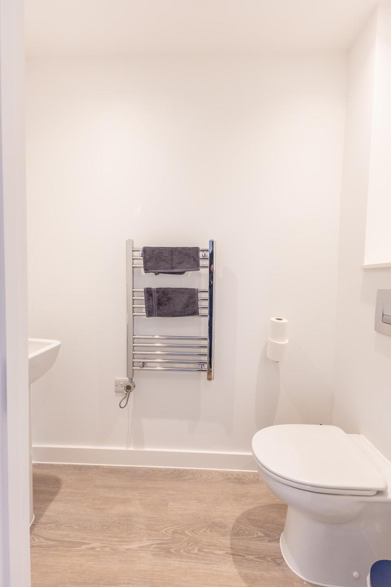 Stunning Modern 3 Bedroom Townhouse - Perfect Getaway Holiday home *