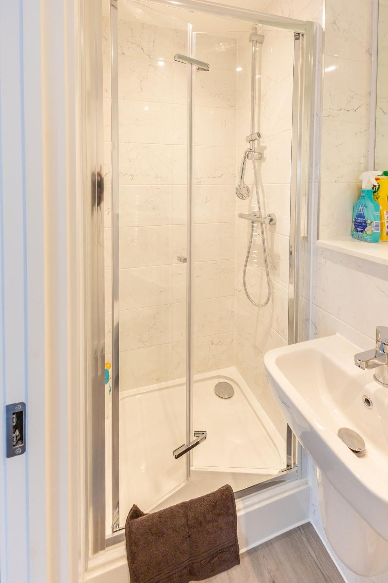 Stunning Modern 3 Bedroom Townhouse - Perfect Getaway Holiday home