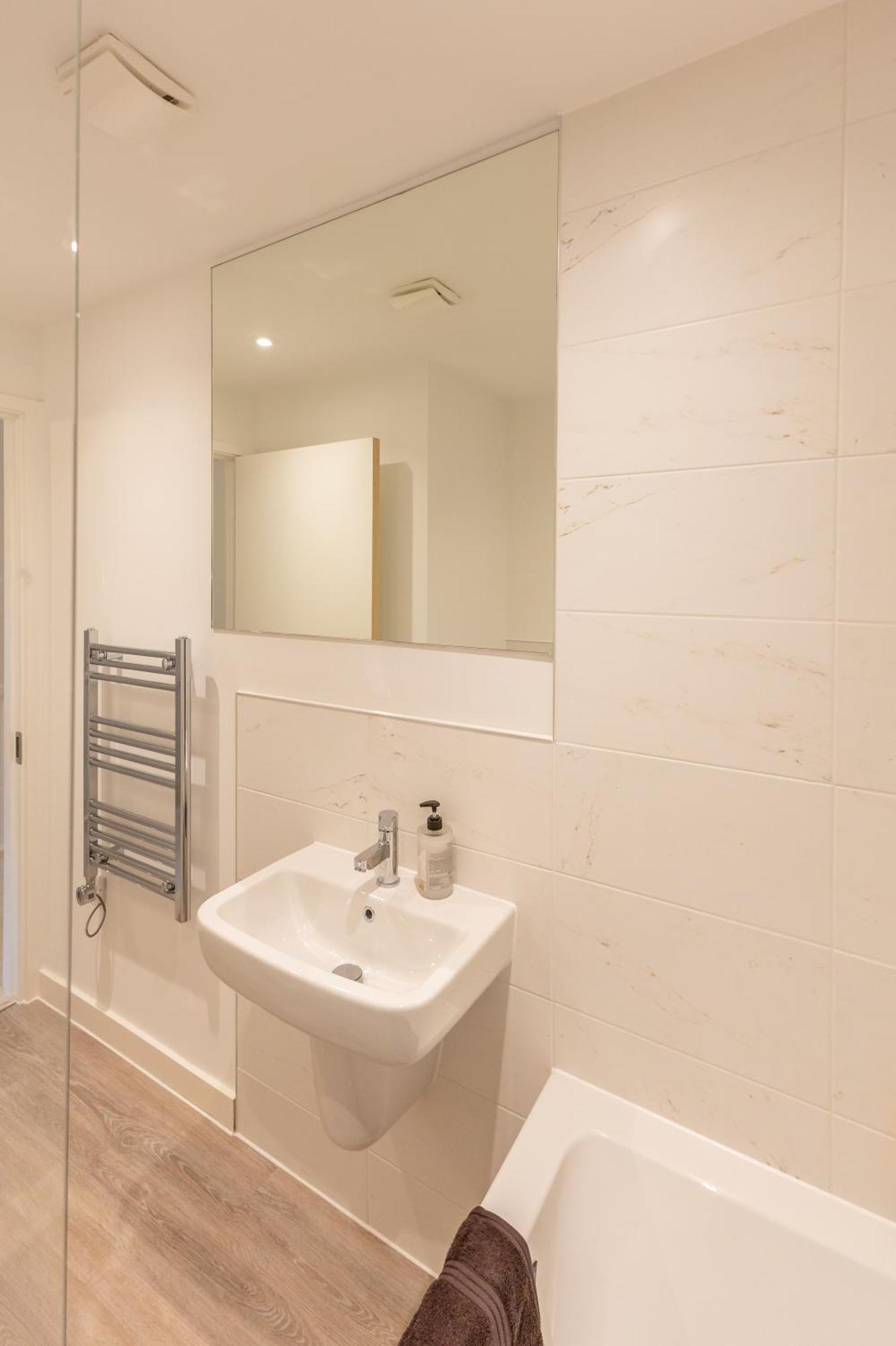 Stunning Modern 3 Bedroom Townhouse - Perfect Getaway * Manchester