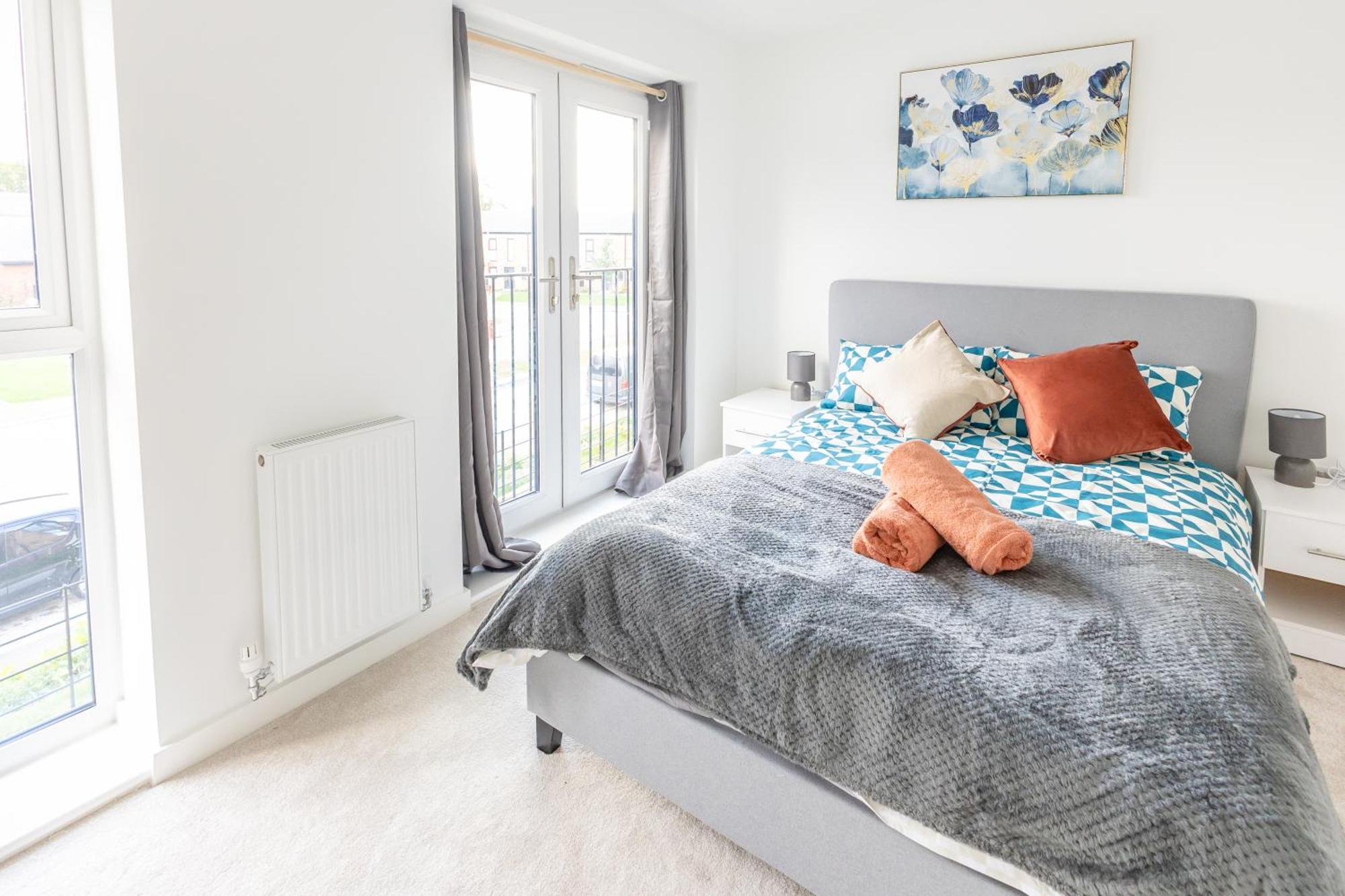 Stunning Modern 3 Bedroom Townhouse - Perfect Getaway Holiday home