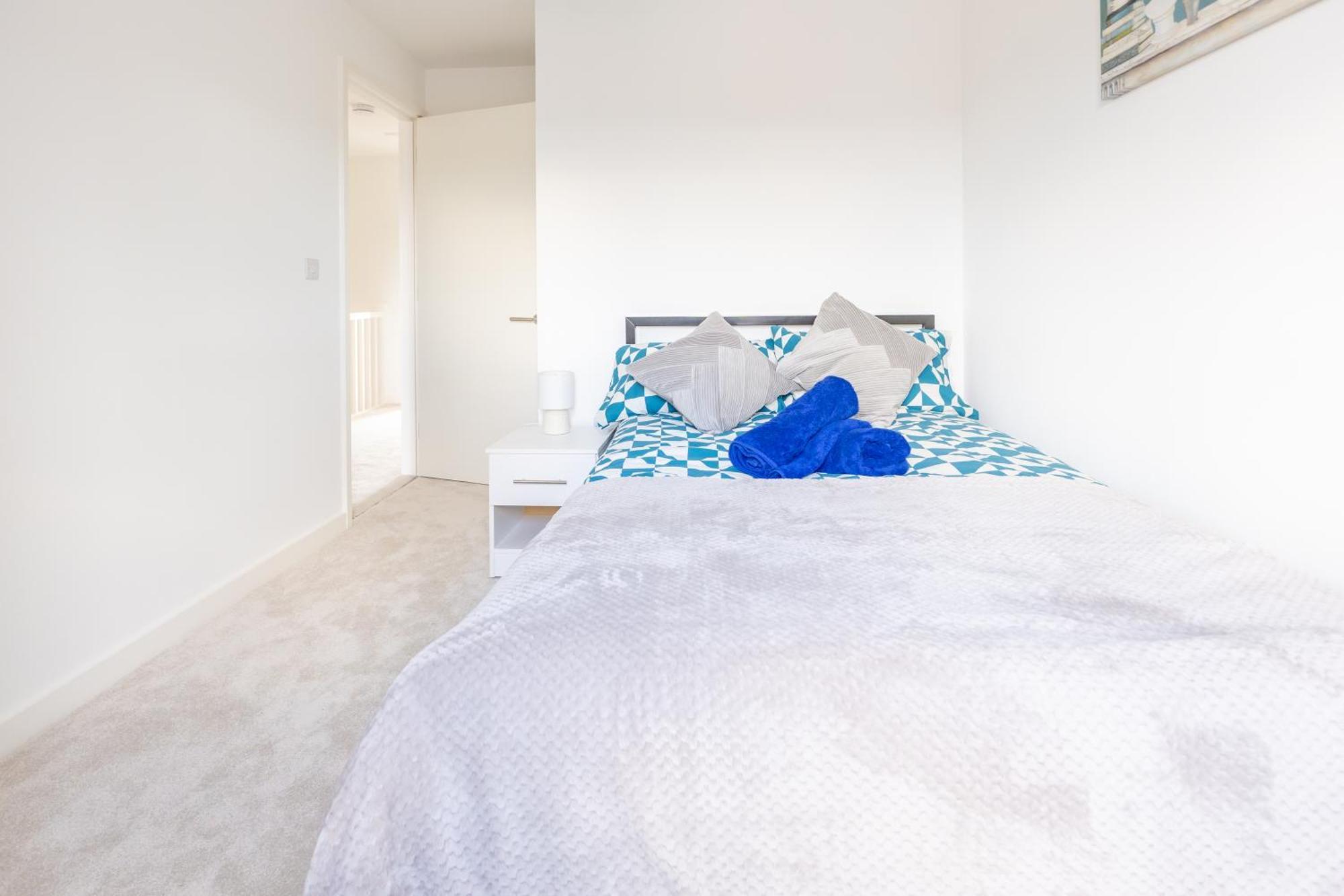 Stunning Modern 3 Bedroom Townhouse - Perfect Getaway Manchester