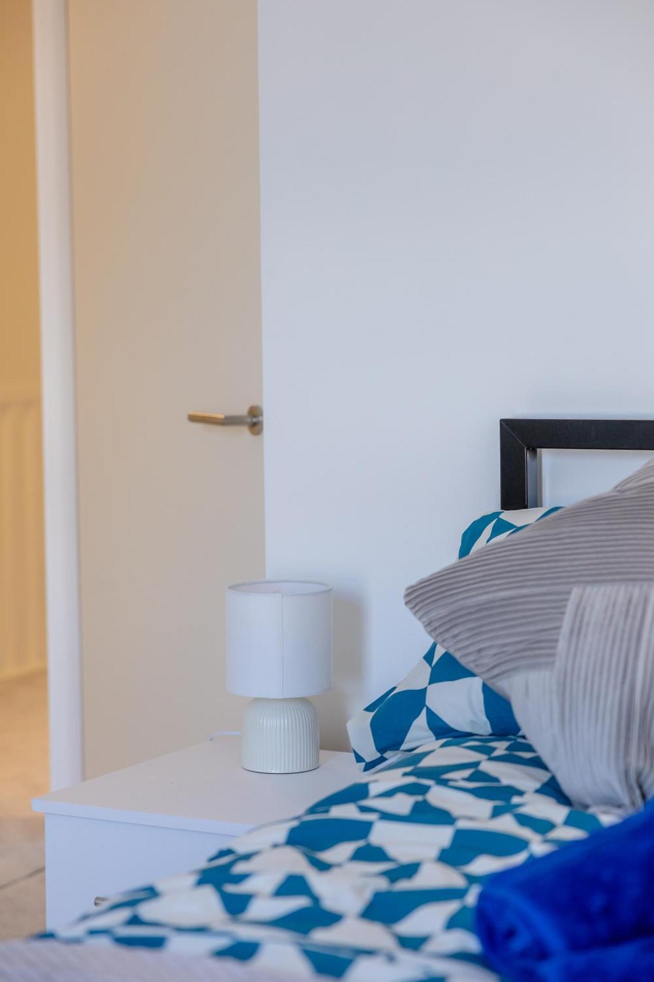 Stunning Modern 3 Bedroom Townhouse - Perfect Getaway Holiday home Manchester