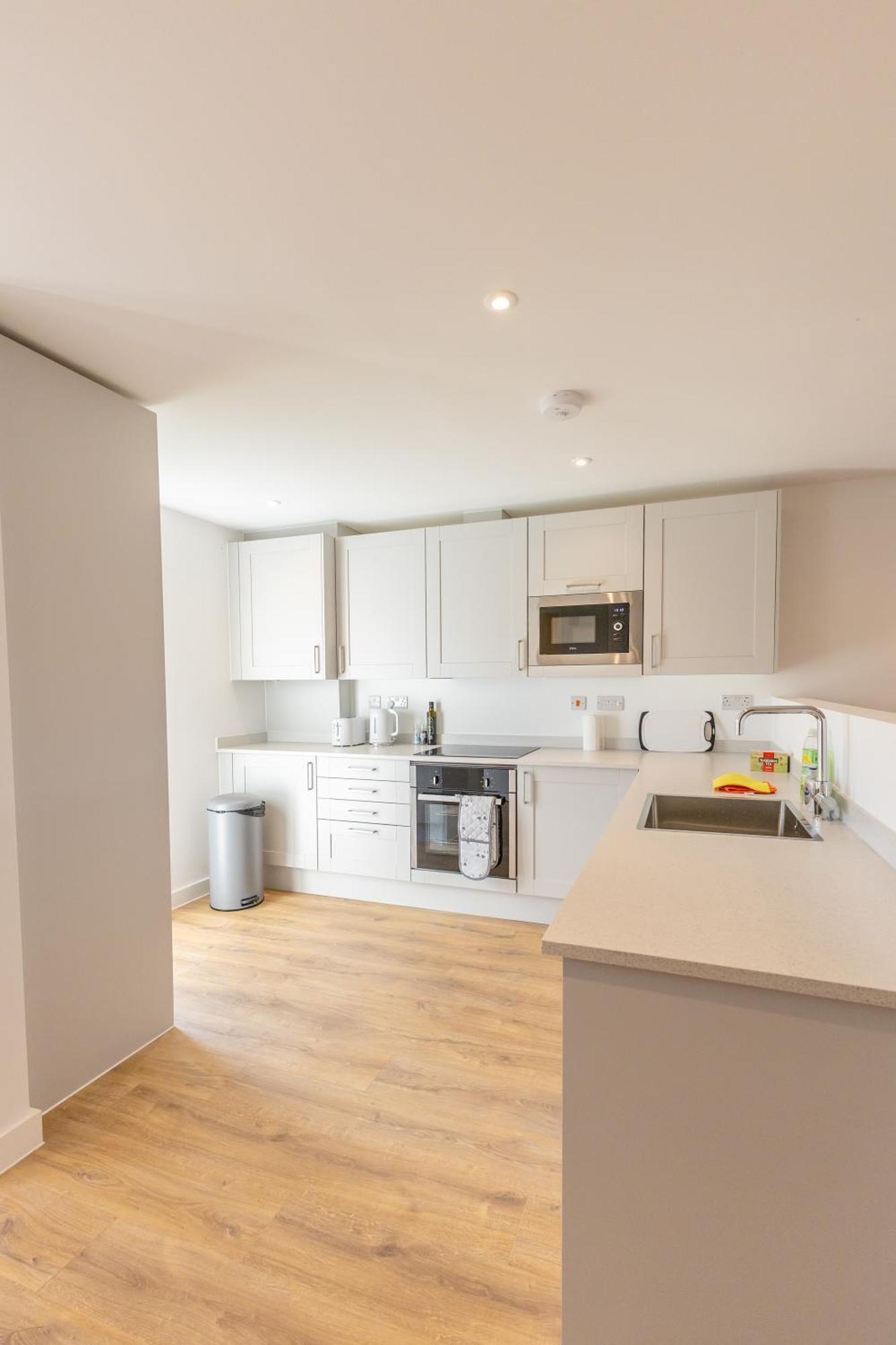 Stunning Modern 3 Bedroom Townhouse - Perfect Getaway Holiday home Manchester