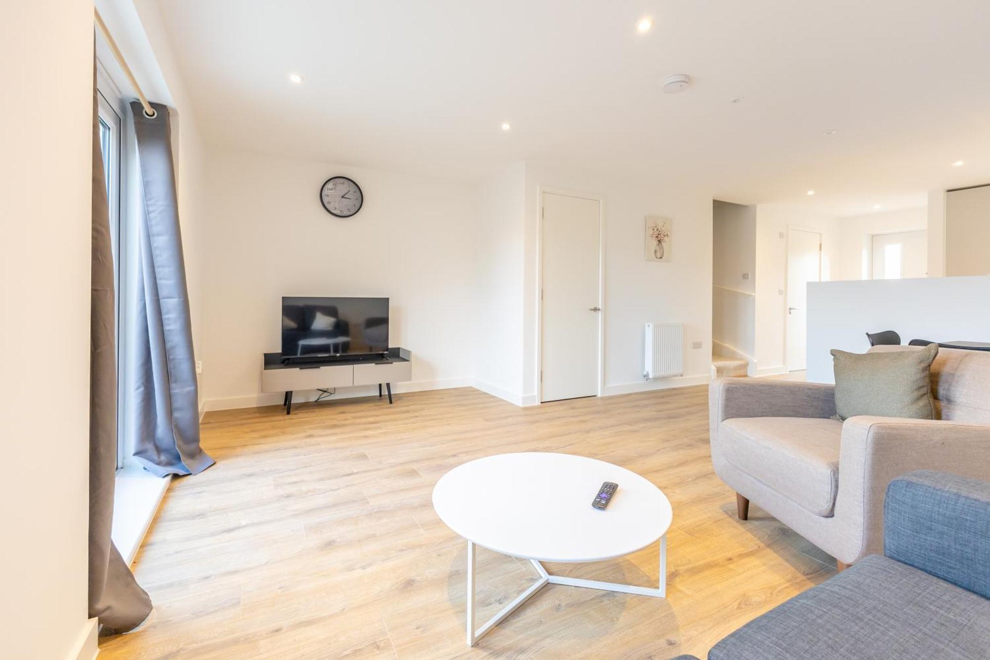 Stunning Modern 3 Bedroom Townhouse - Perfect Getaway *