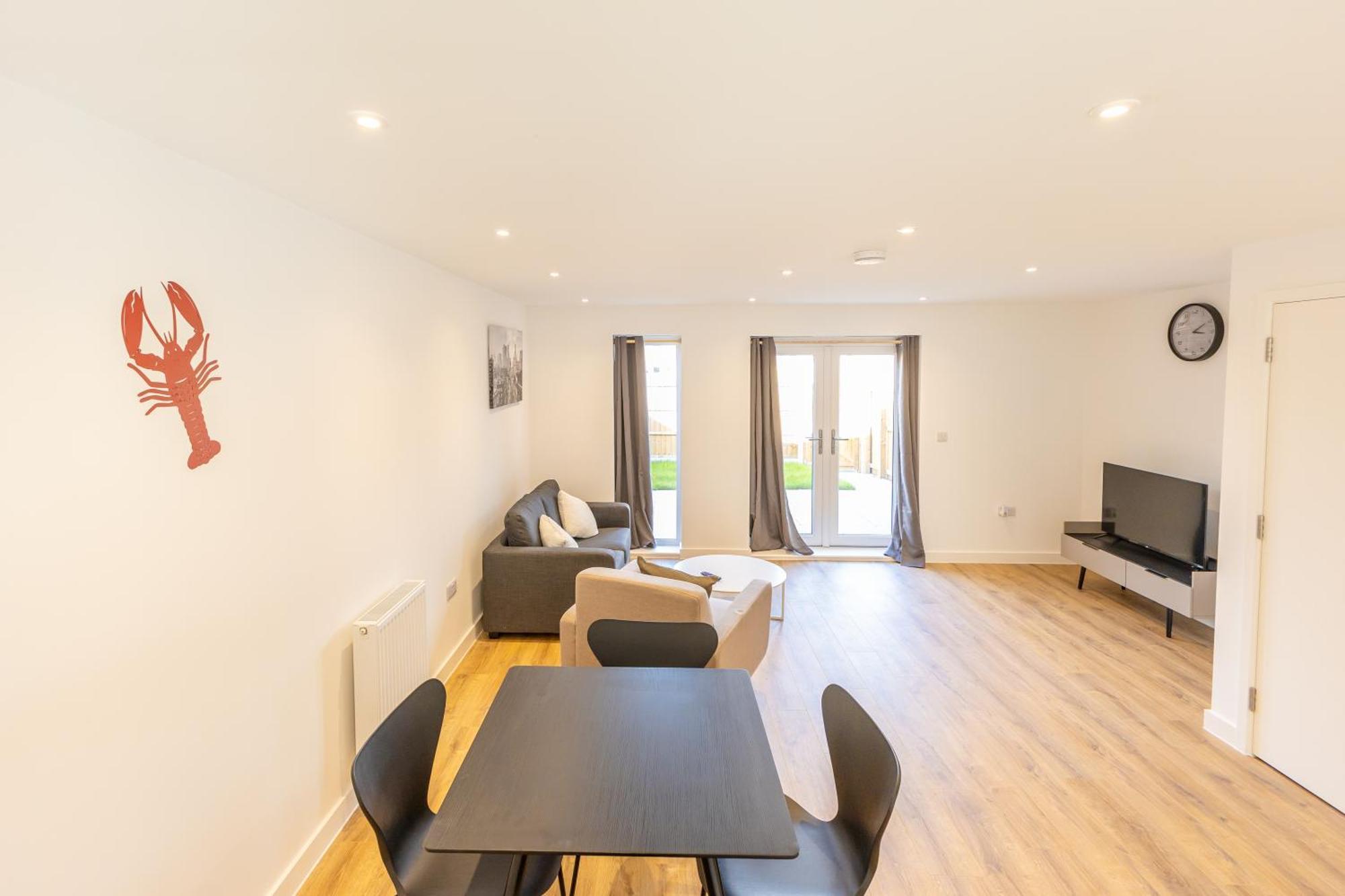 Stunning Modern 3 Bedroom Townhouse - Perfect Getaway Holiday home Manchester