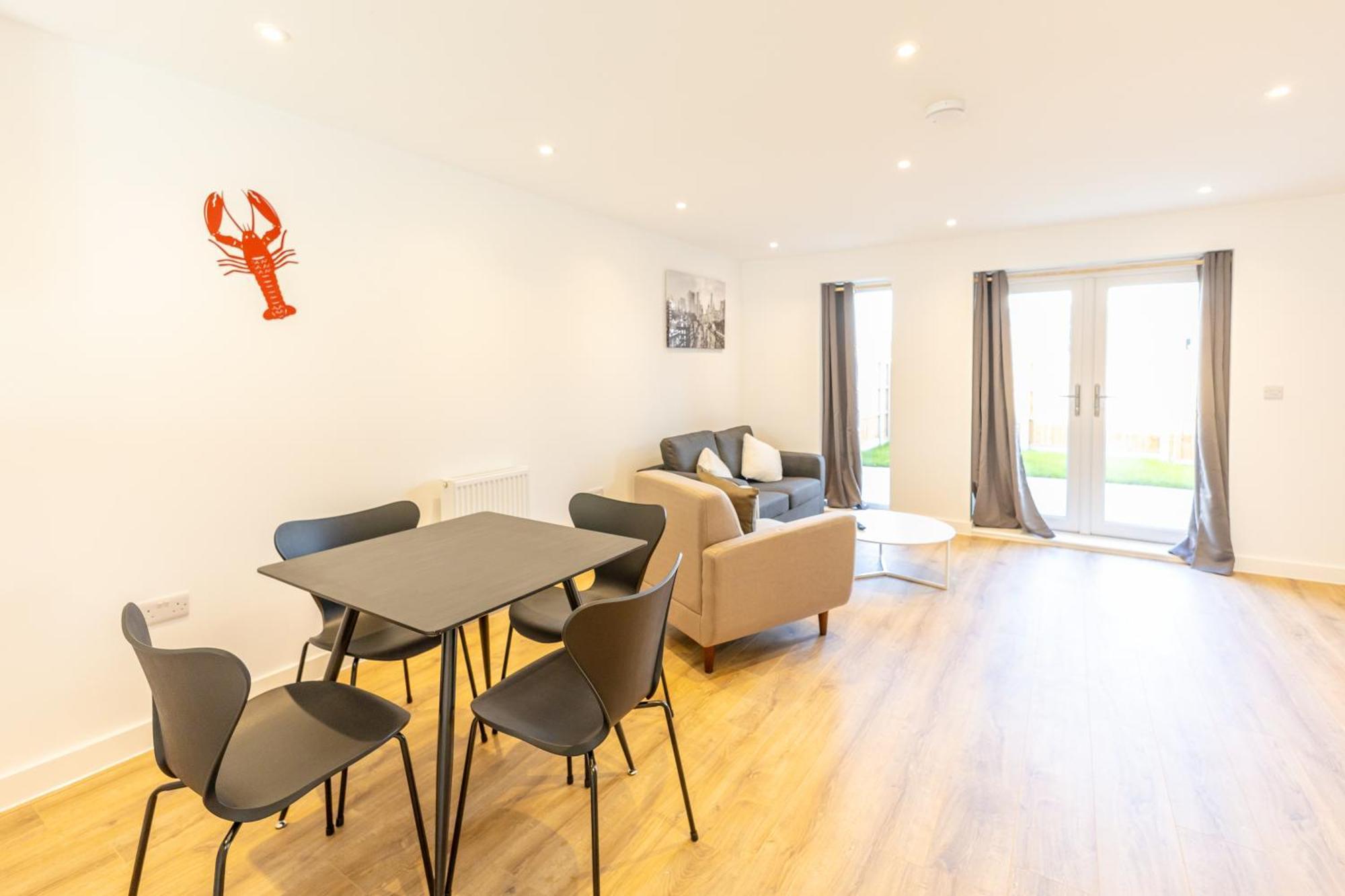 Stunning Modern 3 Bedroom Townhouse - Perfect Getaway Holiday home