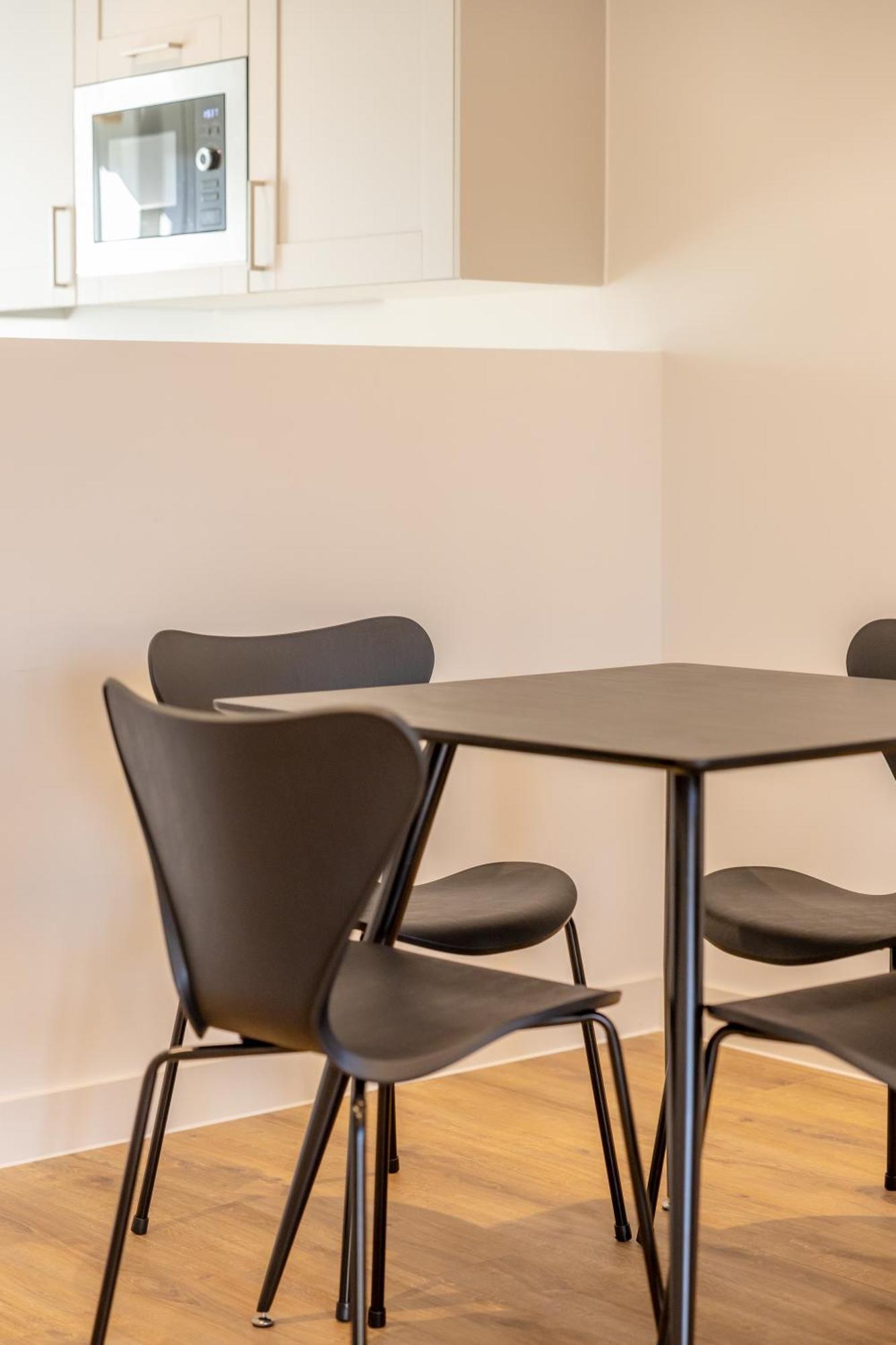 Stunning Modern 3 Bedroom Townhouse - Perfect Getaway Holiday home