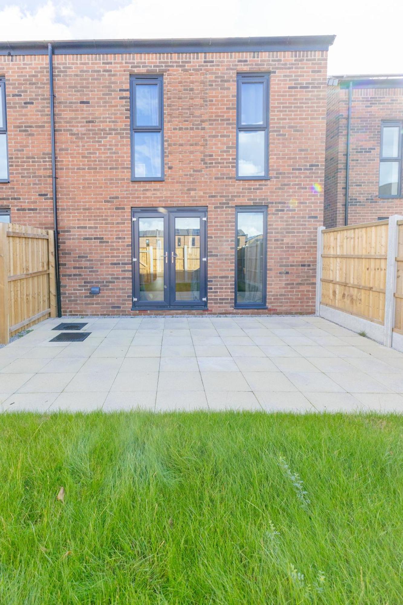 Stunning Modern 3 Bedroom Townhouse - Perfect Getaway