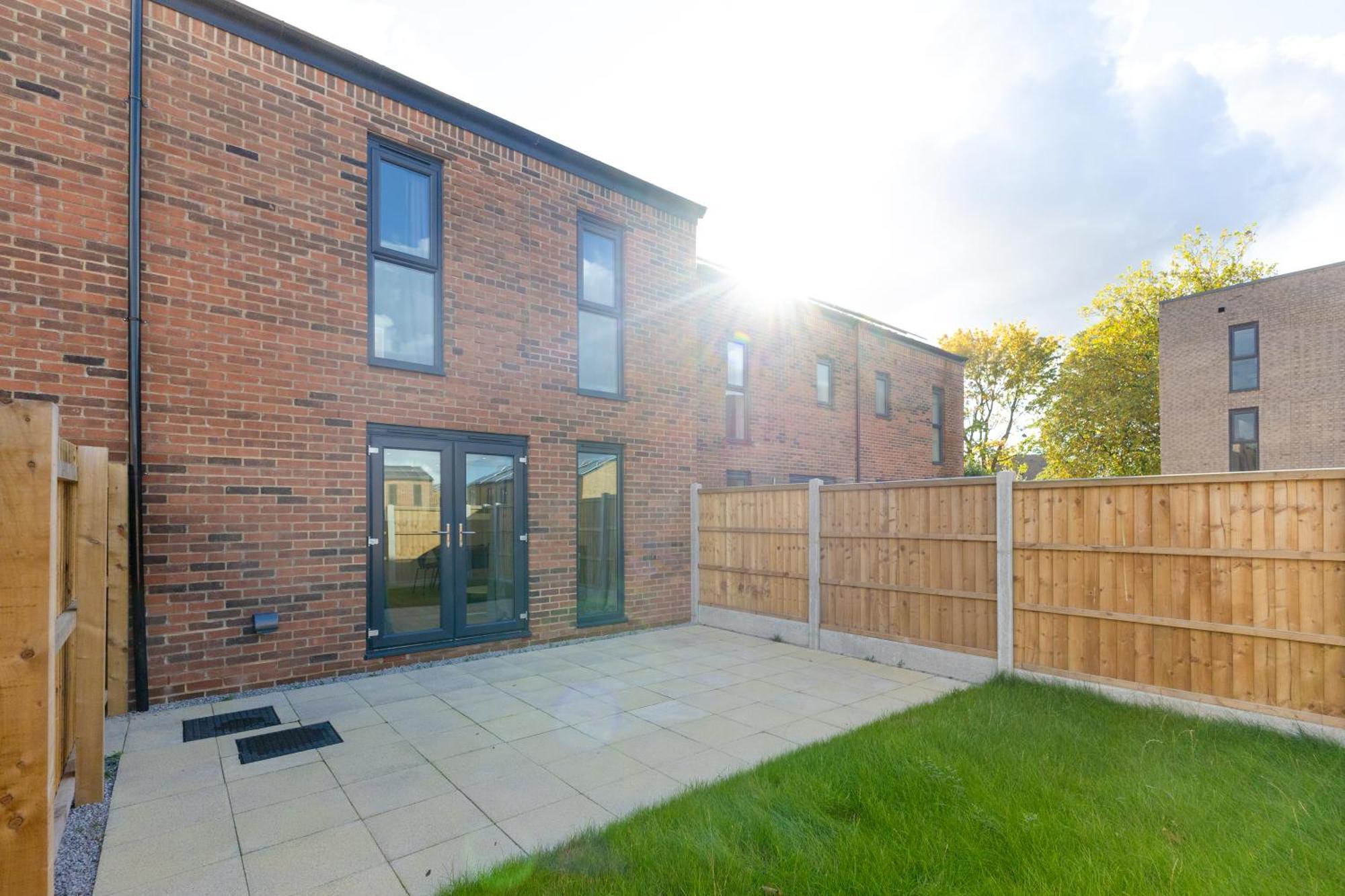 Stunning Modern 3 Bedroom Townhouse - Perfect Getaway Manchester