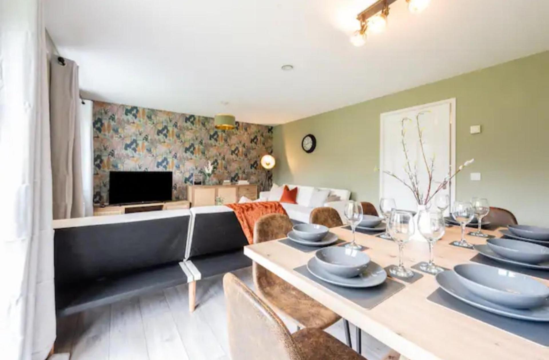 Charming Whitehurst Drive Nest In Manchester